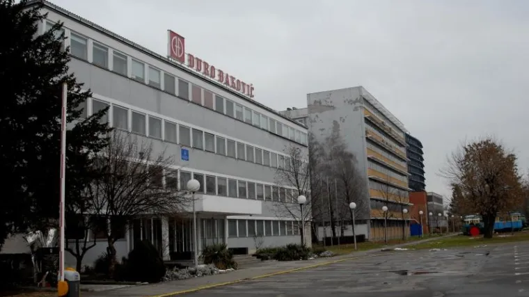 Gorjela upravna zgrada TEP-a Đure Đakovića u Slavonskom Brodu