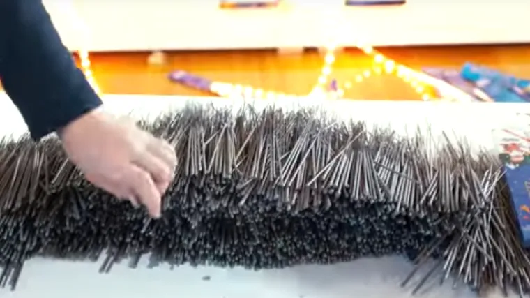 Što se dogodi kad zapalite 10.000 prskalica odjednom