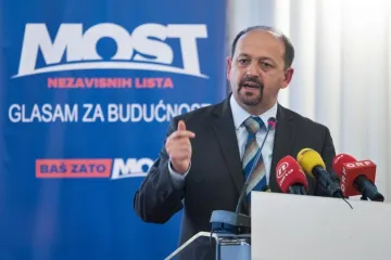 "Nema potrebe za naglim rezovima i smanjenjem plaća"