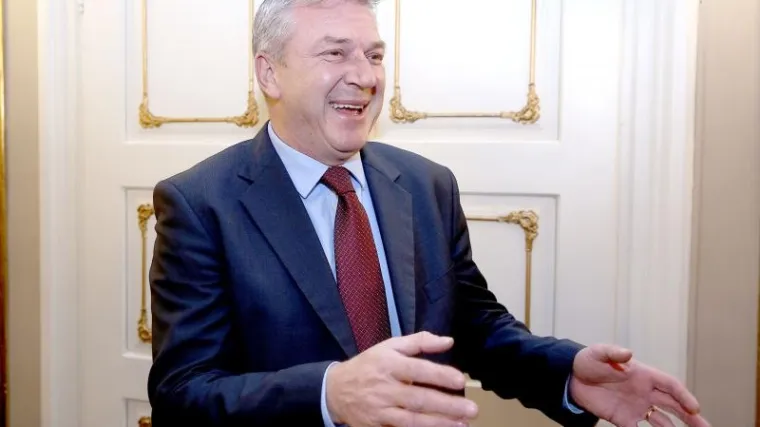 "Najbolje da odu u zgradu SOA-e, tamo su domaći"