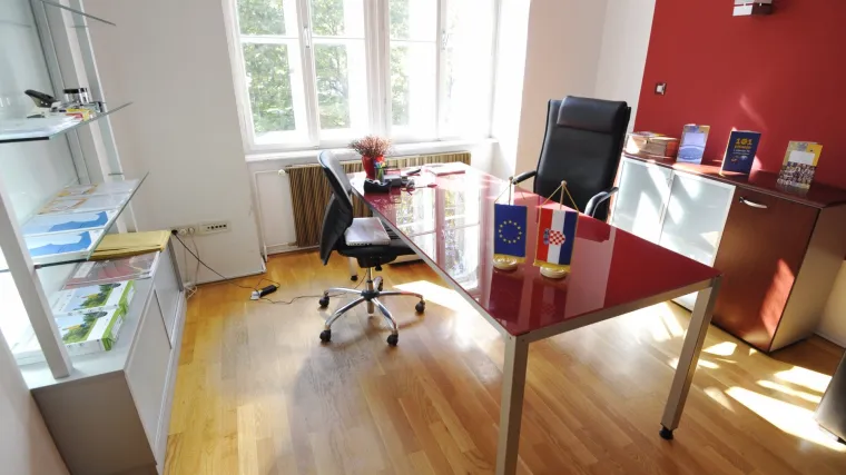 Zavirili smo iza saborskih kulisa kako bismo doznali kakvi radni uvjeti čekaju 76 zastupnika!