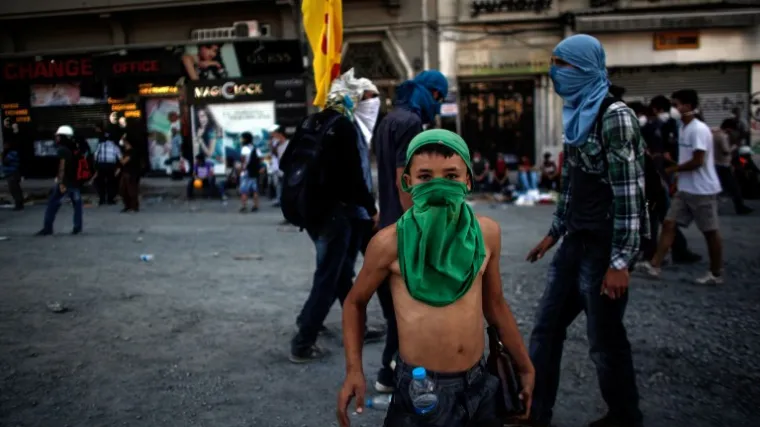 Uzeli mačete u ruke i krenuli u osvetnički pohod