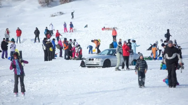 'Molimo vozača da u &scaron;to kraćem roku ukloni svoj BMW sa skija&scaron;ke staze'