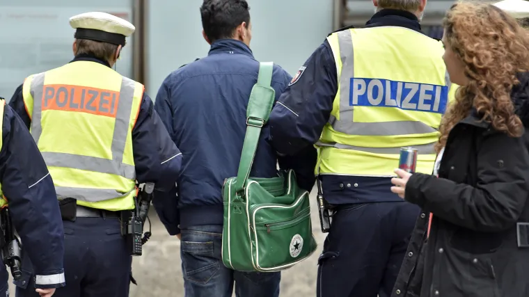 Prva uhićenja zbog seksualnih napada u K&ouml;lnu: mladi Nigerijac, osim za napad, optužen i za krađu