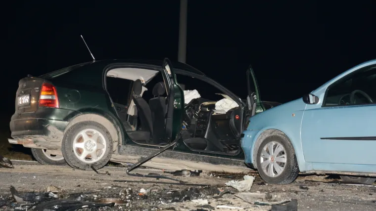 Stra&scaron;na nesreća kod Siska: u sudaru tri autmobila jedna osoba poginula, druga te&scaron;ko ozlijeđena