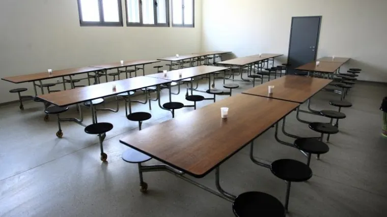 Zatvorenici odsad jedu vilicom i nožem