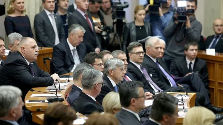 "Zastupnici i političari moraju se solidarizirati s narodom koji živi sve teže"