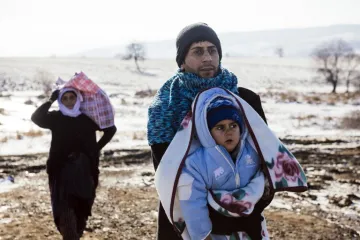 Kolone izbjeglica i dalje stižu, djeci prijeti pothlađivanje