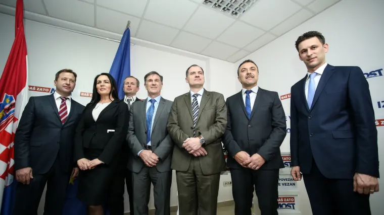 Petrov predstavio Mostove kandidate za ministre: 'Ne vjerujem da će uslijediti bilo &scaron;to drugo osim uspjeha'