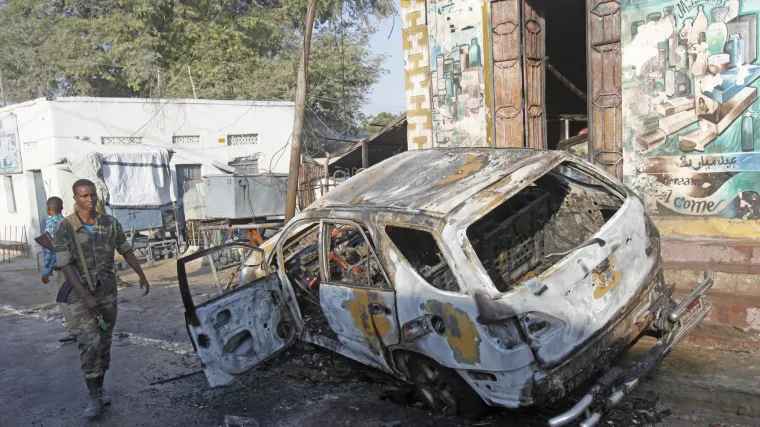 Islamisti napali i zauzeli kafić u somalskom glavnom gradu pa aktivirali dvije autobombe