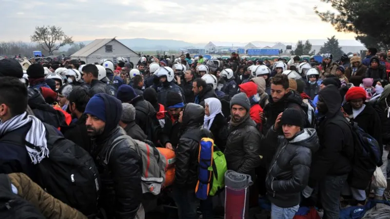 Makedonija za dio migranata ponovno otvorila granicu