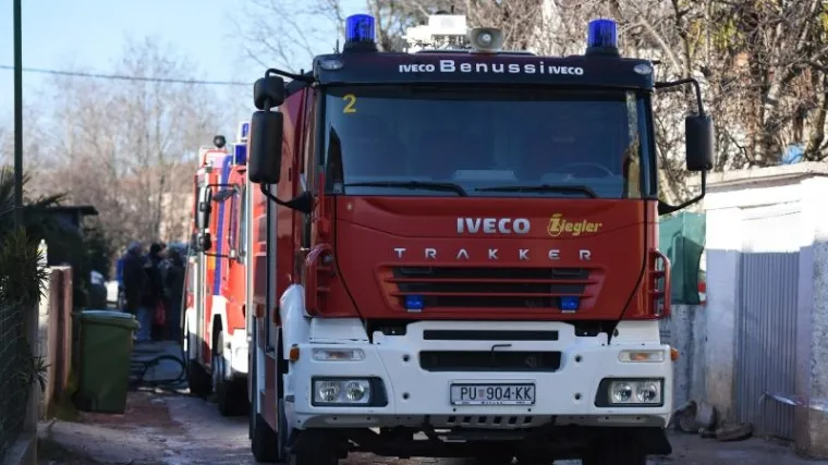 Kod Pakraca izgorjela obiteljska kuća, jedna osoba poginula