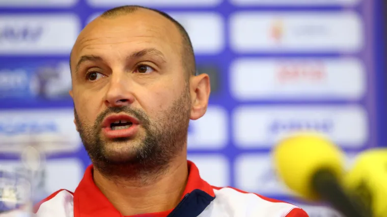 Samo da igrači govore na terenu