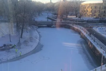 Netko je nacrtao divovski penis na ledu, službenici ne znaju &scaron;to bi