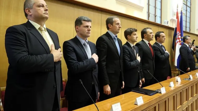 Za problem javnog duga još jedna agencija, a stiže i brdo poreznih rasterećenja