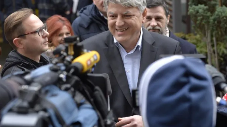 Milanović održao nikad kraći govor, većina ga optužuje za izborni poraz, Maras ga branio