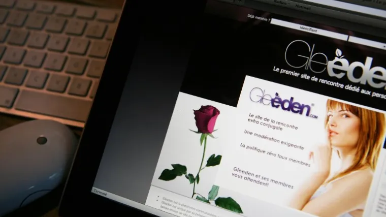 Muškarac mora nazvati policiju svaki put kad se namjerava poseksati