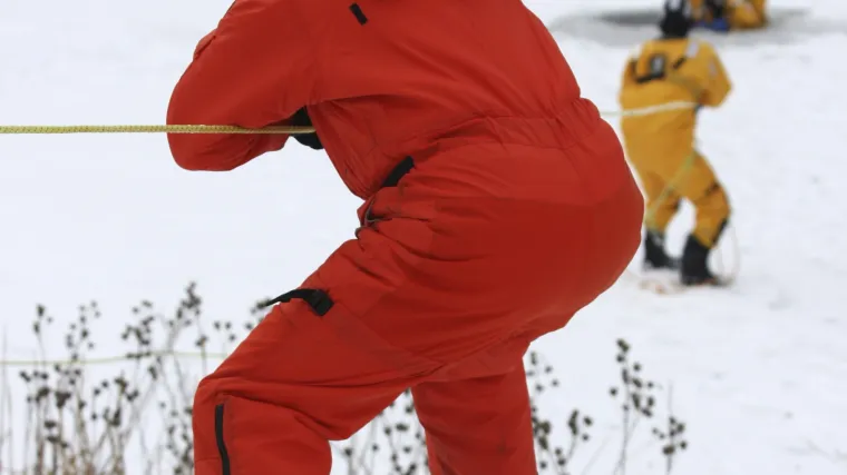 Oni su heroji dana: hrabri vatrogasci spasili obitelj propalu kroz led umjetnog jezera