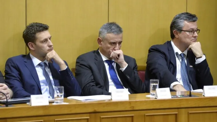 Na pitanje 'je li vam neugodno?' Petrov odgovorio: 'Nije, ja nisam u&scaron;ao u koaliciju! S Mostom se ne može trgovati'