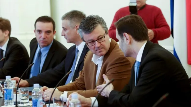 Otkrili su nam da će se uvesti porez na nekretnine i manja prava u zdravstvu, ali i da jedan ministar bio u pritvoru