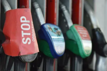 Dizeli pojeftinili, benzin stagnira, ali je poskupio autoplin