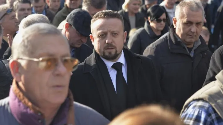 "Super ti je ekipa Božo Petrov. Samo naprijed, to je to!"