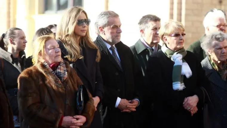 Obitelj i brojni poznati prijatelji se na Mirogoju oprostili od Žuži Jelinek