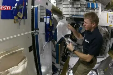Tim Peake demonstrirao kako se astronauti tuširaju u svemiru