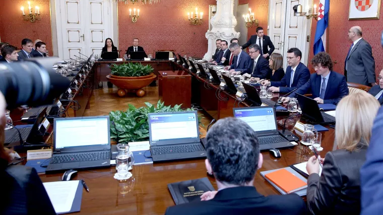 I dok ministri žele nove zaposlenike, njihovi prethodnici poručuju: 'Za tim nema potrebe'