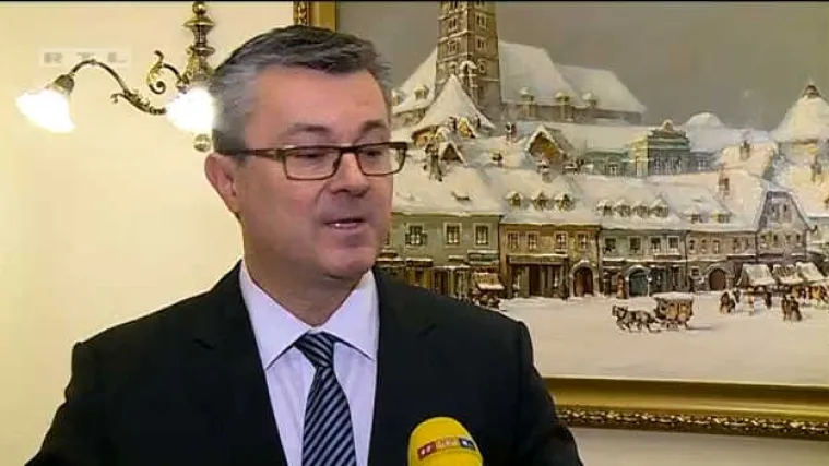 Premijer Ore&scaron;ković večeras će biti u kockicama: ekskluzivno nam je otkrio i kakav je navijač!