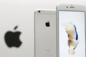 Uskoro ćete iPhone puniti bežično, Apple povlači punjače