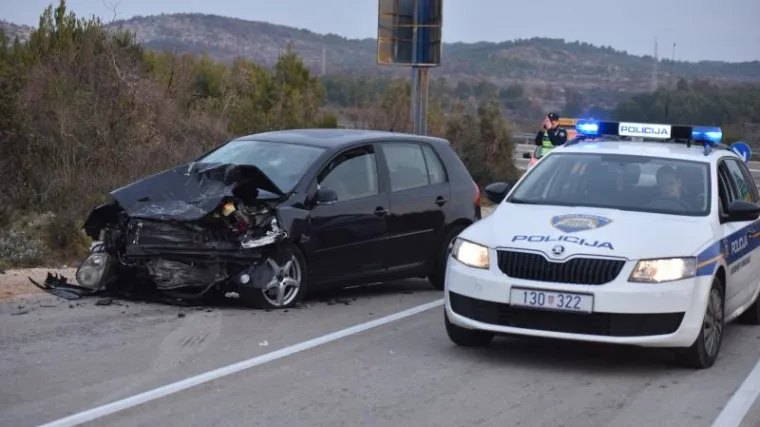 U te&scaron;koj nesreći na magistrali stradali &scaron;ibenski maturanti, kod Na&scaron;ica poginuo 22-godi&scaron;njak