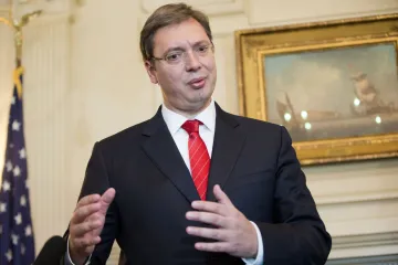 Vučić konačno formalno traži razrješenje ministra obrane zbog seksističke afere