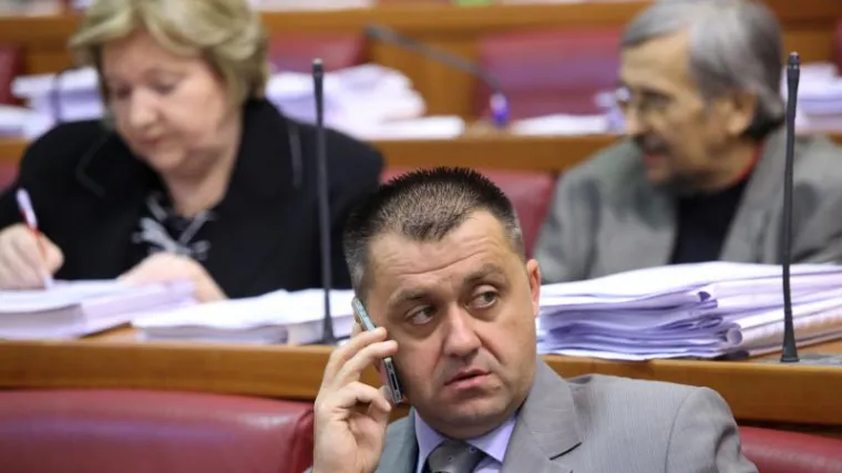 'Neki pretendenti za dužnosti u SDP-u prijete članovima da će ostati bez posla ako ih ne podrže'