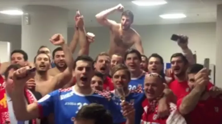 Tako to rade Hrvati: Raspjevani Kauboji burno proslavili broncu u svlačionici i autobusu