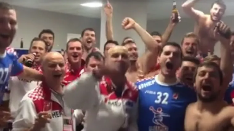 Slavilo se uz pivo i pokoju cigaretu