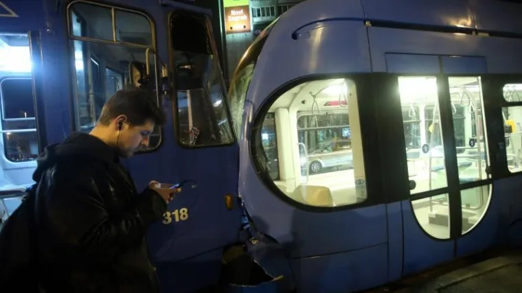 Nekoliko putnika i vozač ozlijeđeni