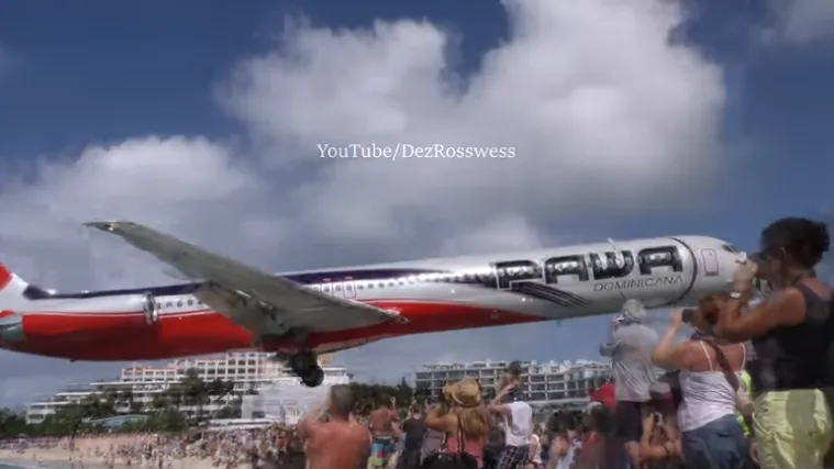 Prisjetite se kako izgleda slijetanje zrakoplova na najneobičniji svjetski aerodrom