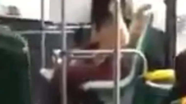 Skinula se usred vožnje i nastavila sjediti kao da ni&scaron;ta nije bilo