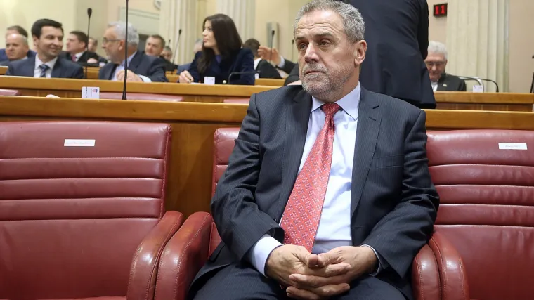 Povjerenstvo za sukob interesa kaznilo Bandića s 30.000 kuna zbog postavljanja 30 jumbo plakata bez naknade