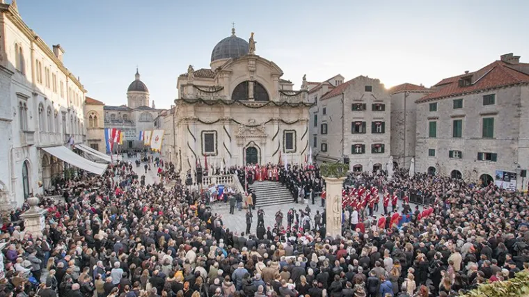 Pu&scaron;tanjem golubica i podizanjem barjaka započela 1044. Festa svetog Vlaha