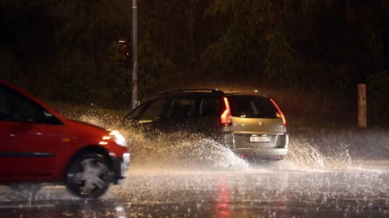 Potop i munje na riječkom području, u unutra&scaron;njosti snijeg