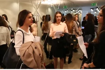 Evo kako treba izgledati idealna hostesa na sajmu automobila