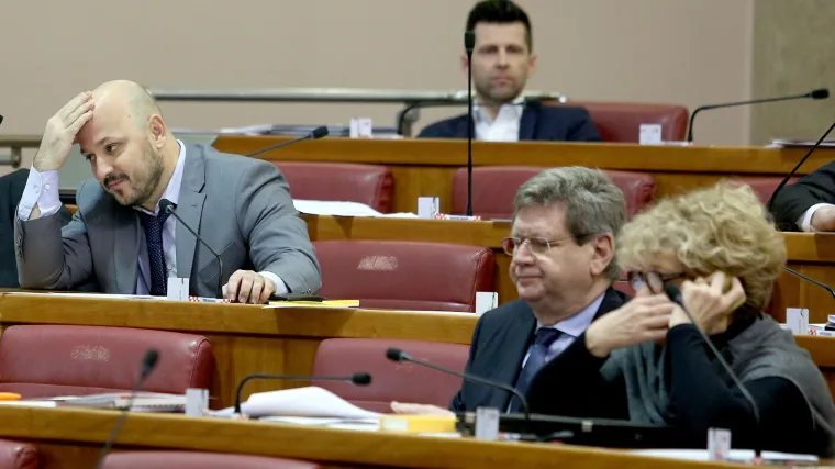 Maras se premijeru obratio na engleskom jeziku, a usput je 'bocnuo' i Tomislava Karamarka