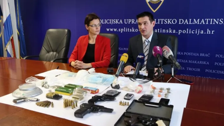 Splitska policija zaplijenila četiri pištolja i drogu vrijednu više od pola milijuna kuna