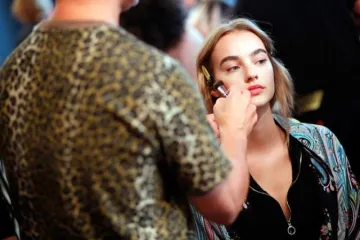 Ovo je 6 najvećih pogre&scaron;aka koje žene rade s tekućim puderom