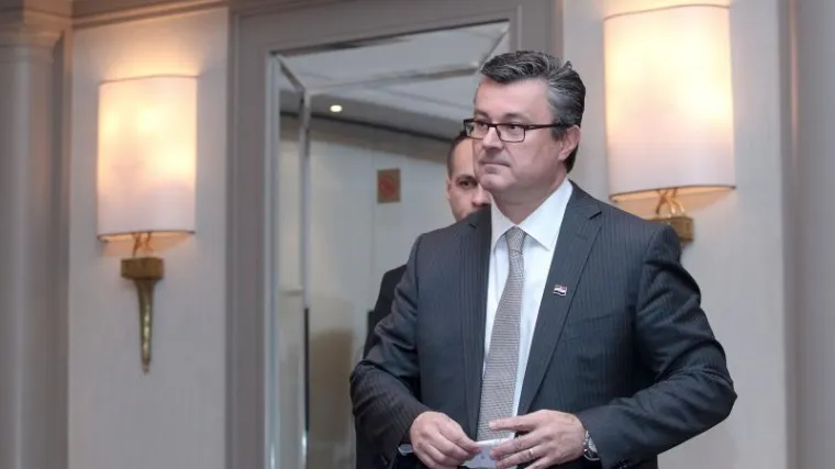 Na presici priča o zajedni&scaron;tvu, a niti ne zna &scaron;to se zbiva