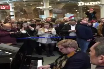 Elton John iznenadio londonske putnike nastupom u metrou