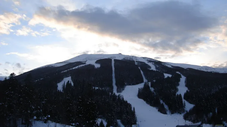 Na Bjela&scaron;nici stradali planinari nakon &scaron;to se na njih obru&scaron;ila lavina, potvrđena smrt jedne osobe