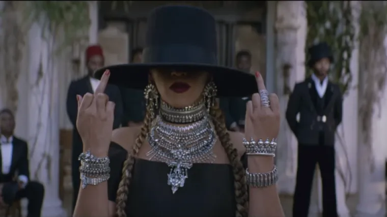 Beyonce ima novi spot u kojem se uspoređuje s Billom Gatesom